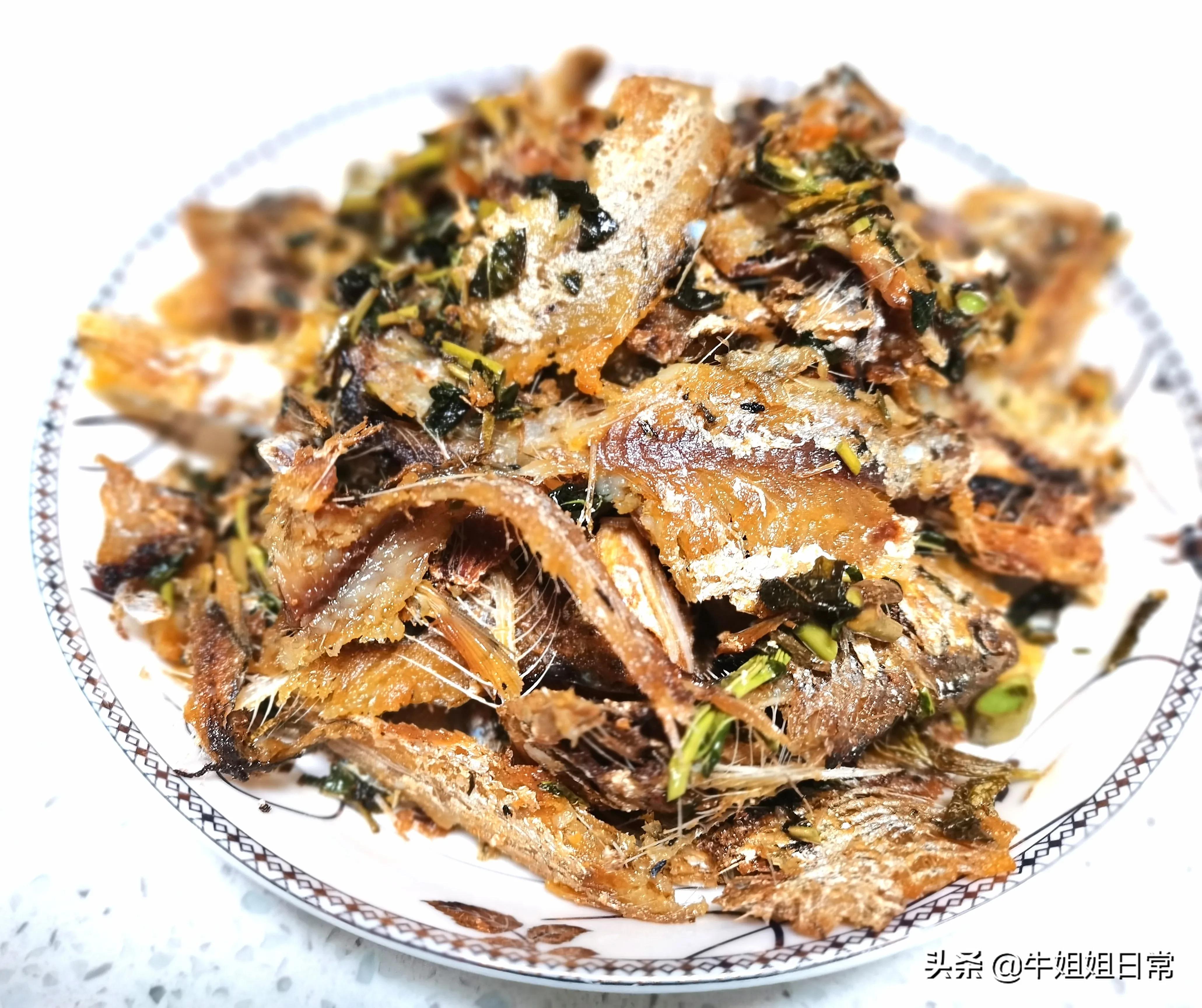 黄鲫子鱼(香椿拌黄鲫子鱼简单做法,鲜脆好吃(山东人叫黄煎子鱼))