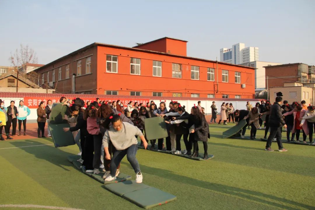 欢庆女神节日 尽展巾帼风采—自由路小学举行三八妇女节趣味运动会