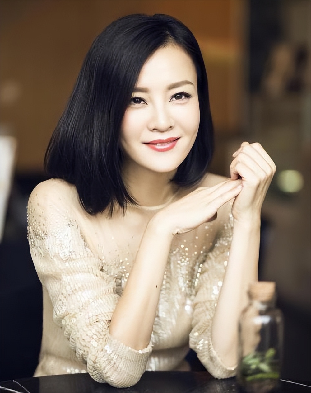 刘孜：28岁嫁地产大亨，34岁才做妈妈，生活过得有滋有味