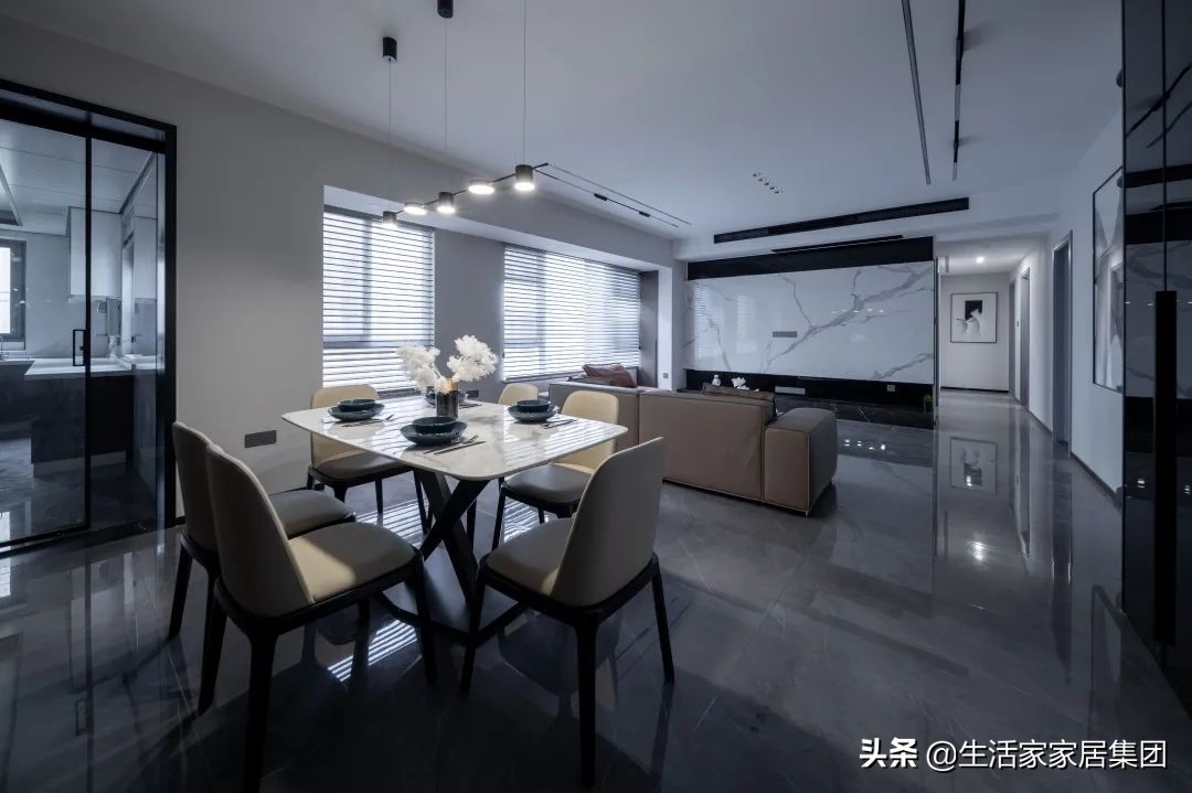 实景案例：135㎡现代简约家，全屋空无一物，其实暗藏实用设计