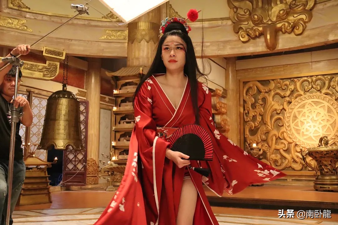 《五行秘术》上映，灭霸本土化，炫酷特效成最大亮点