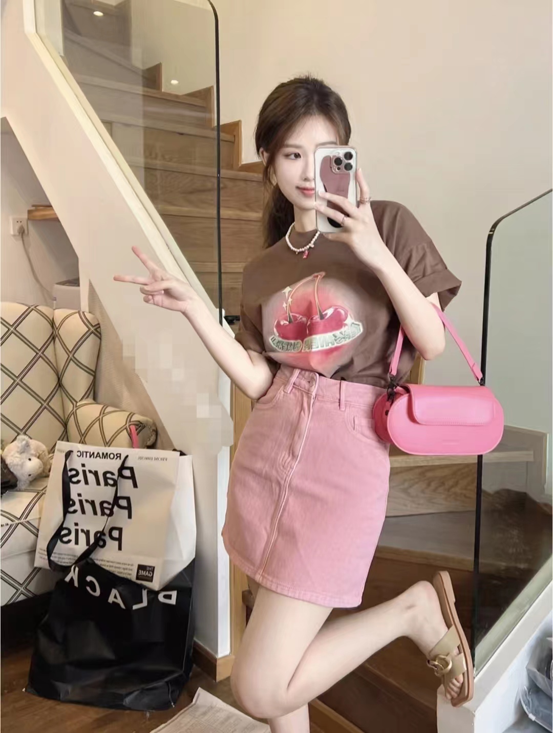 短袖女款t恤怎么穿好看(t恤衫怎么穿好看女)