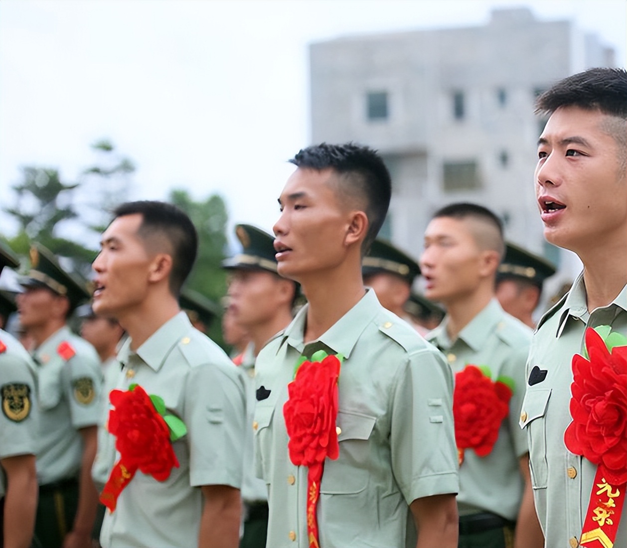 “退伍”和“退役”仅一字之差，却存在天壤之别，尤其是在待遇上
