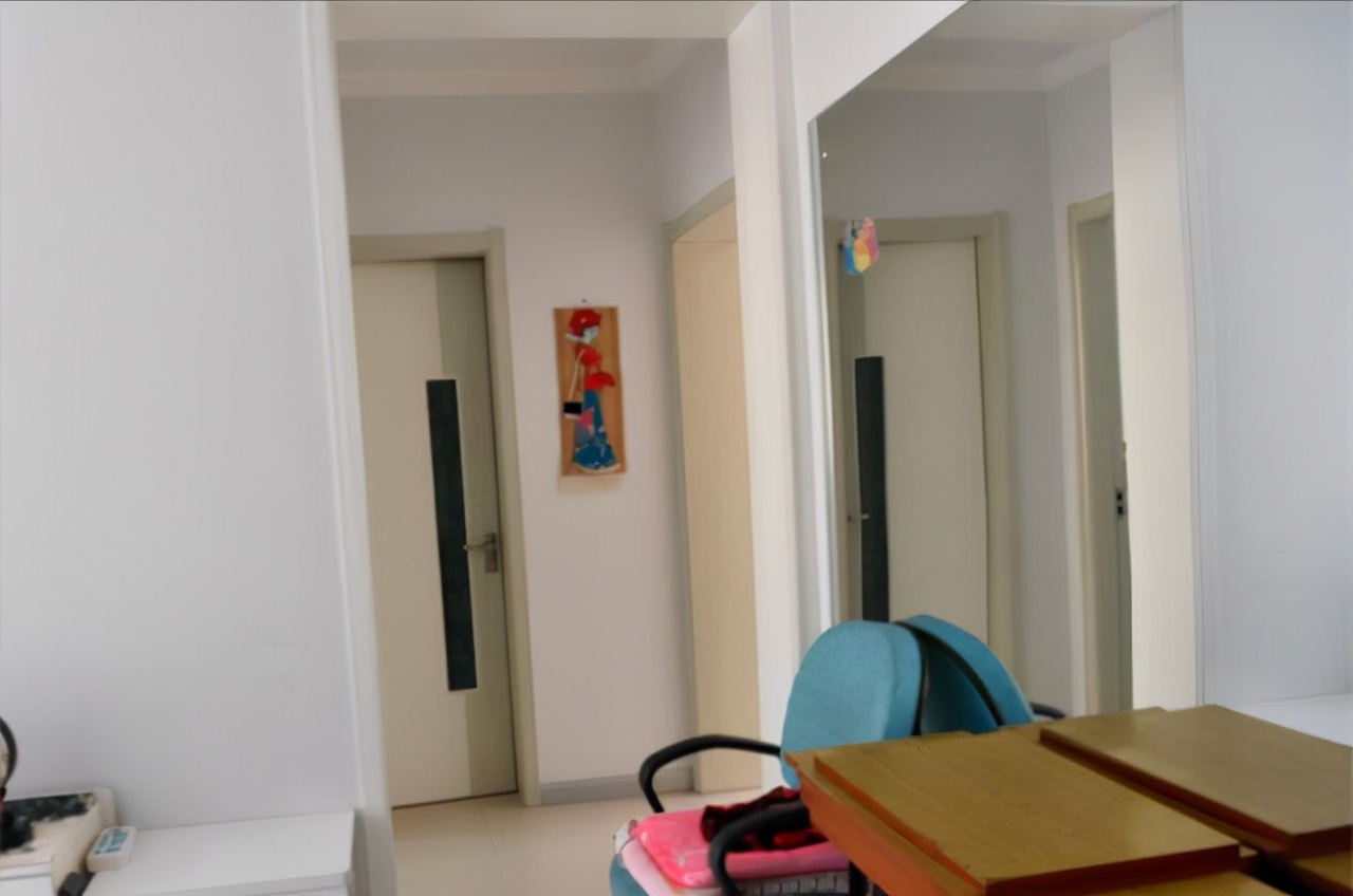 内蒙古教师张秀荣：花半月工资给贫困生买鞋，26年后学生买房报恩