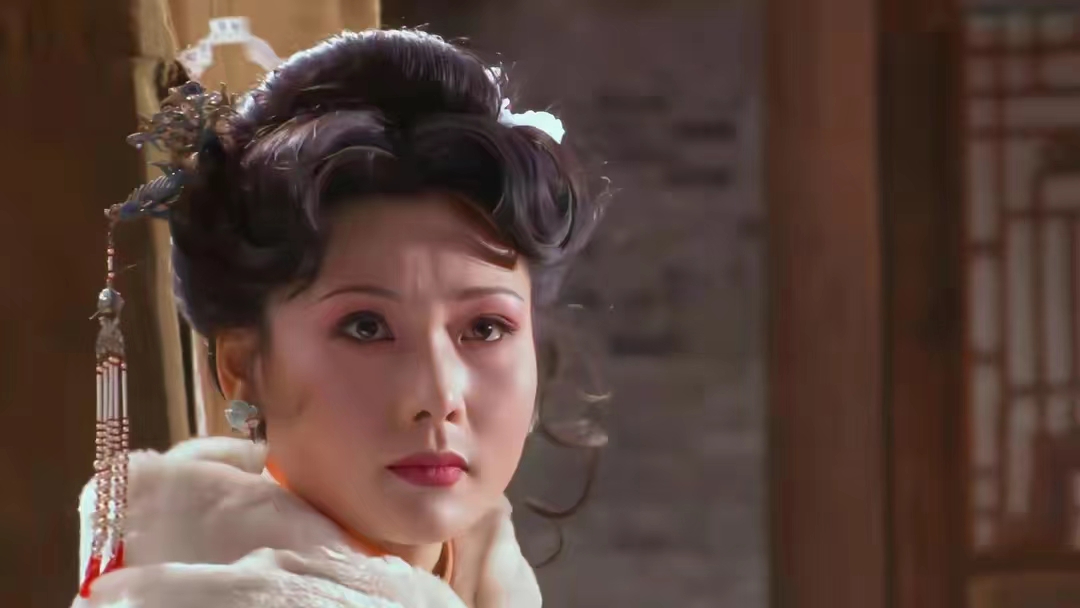 剧里土气十足的大妈，年轻时个个是风华绝代的大美人，差距太大了