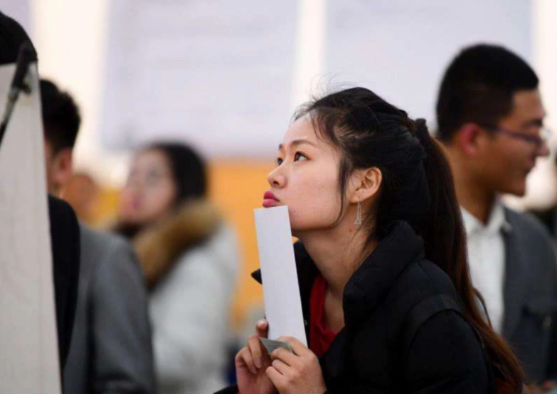 当代大学生的工作状态走红，6张图真实诠释，正逐步放弃的工作