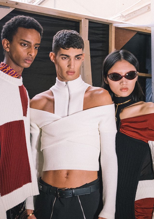 男生“露肉装”也开始内卷！露脐装、香肩和超短裤，时髦又性感