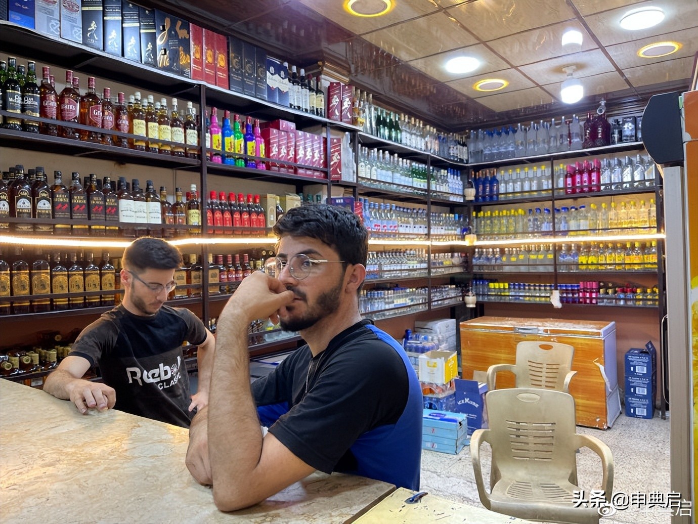 太大,女性基本上都是罩袍,也禁酒,连非宗教城市巴士拉都很少看到酒店