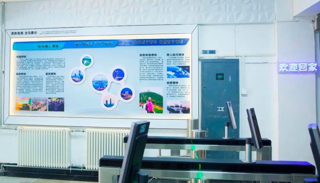 “面朝”大海，坐拥网红咖啡馆！大连一高校“精致生活”曝光，网友：太羡慕！