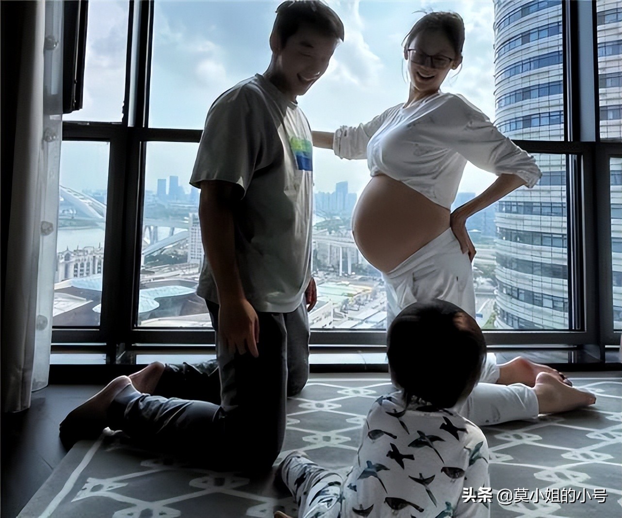 两天爆出7个瓜，股权被冻结、涉嫌偷税漏税、婚变，个个都是大瓜