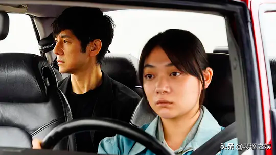 从《在车上》的剧情细节中，审视角色特征及电影主题