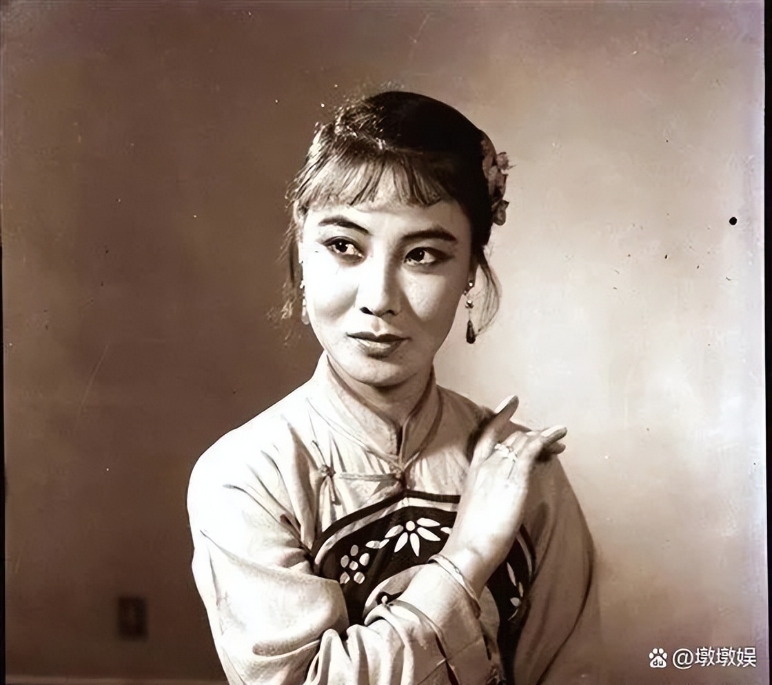 但是金牙拔掉了,郭兰英称这次拔金牙是她"第一次革命"