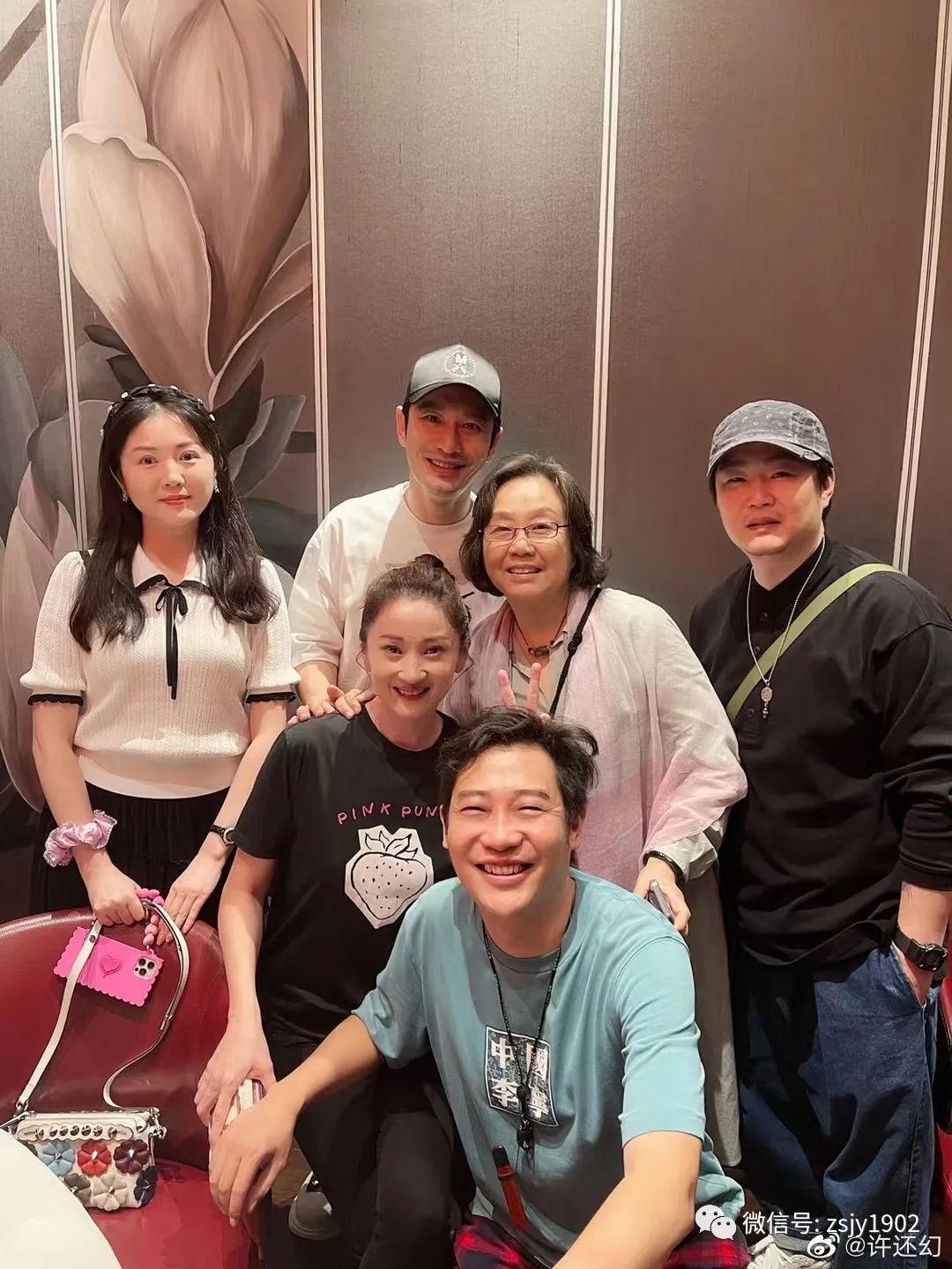 她和黄晓明同学，是高圆圆闺蜜，却至今不红，嫁富商生活幸福