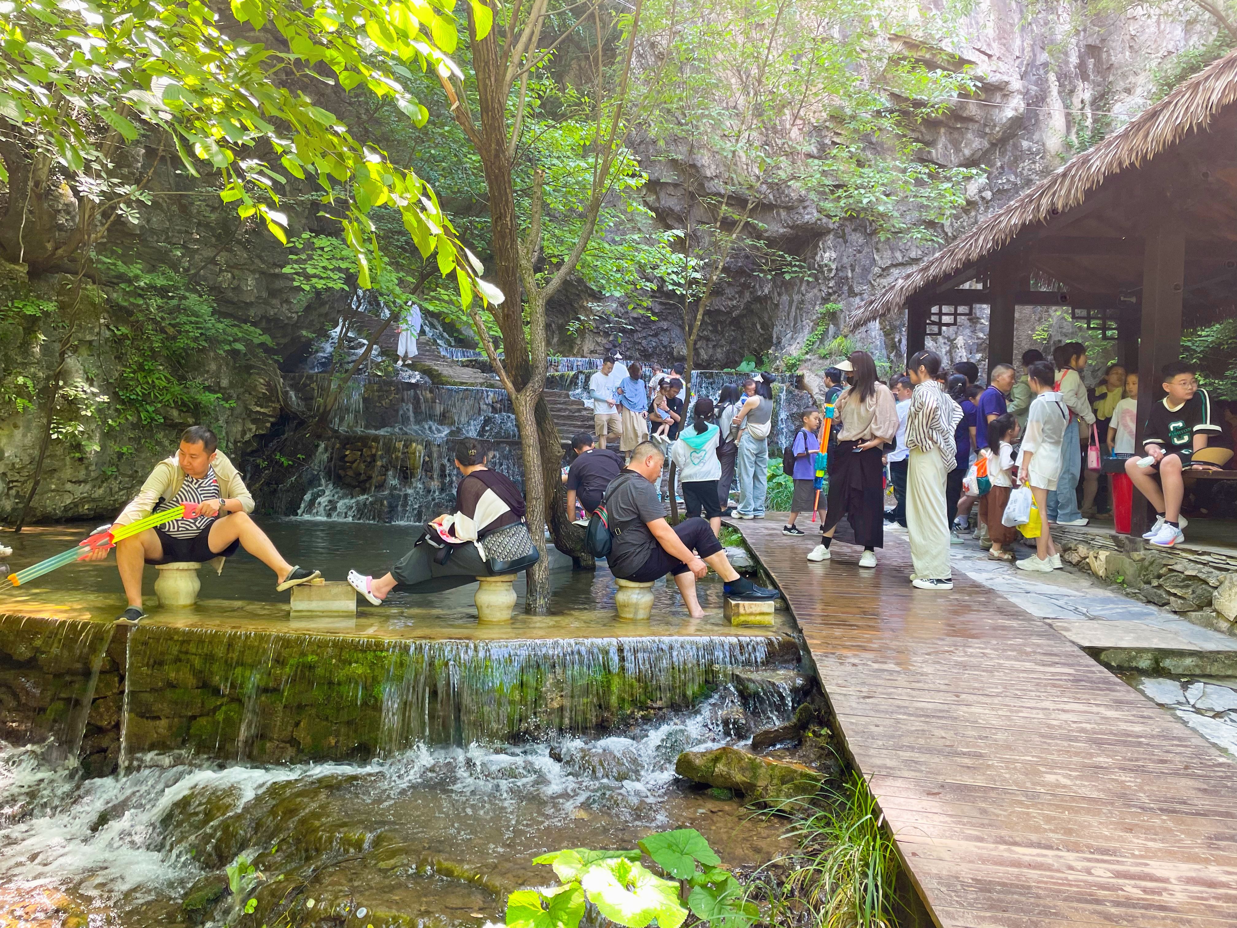 河南人请注意：洛阳藏着一个避暑景点，一道夏天就火爆，瀑布超多