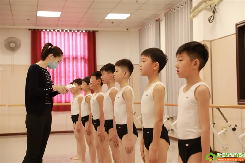 辽宁芭蕾舞团附属芭蕾舞蹈学校莅临星光舞校招生选材