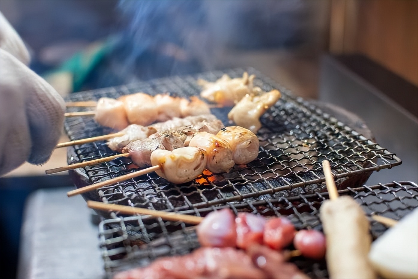 防癌的关键是管住嘴，尽量避免吃这三类食物