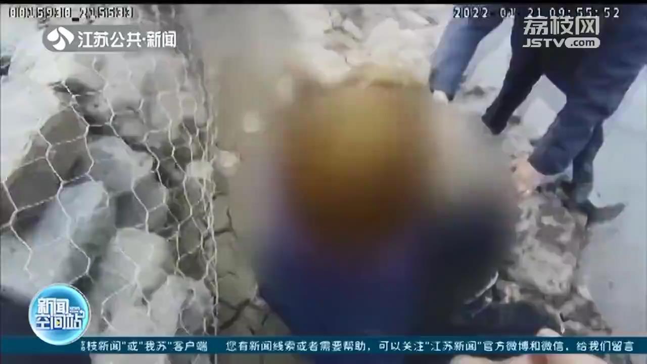 寒江勇救落水者 南京保安获&ldquo;见义勇为&rdquo;奖励