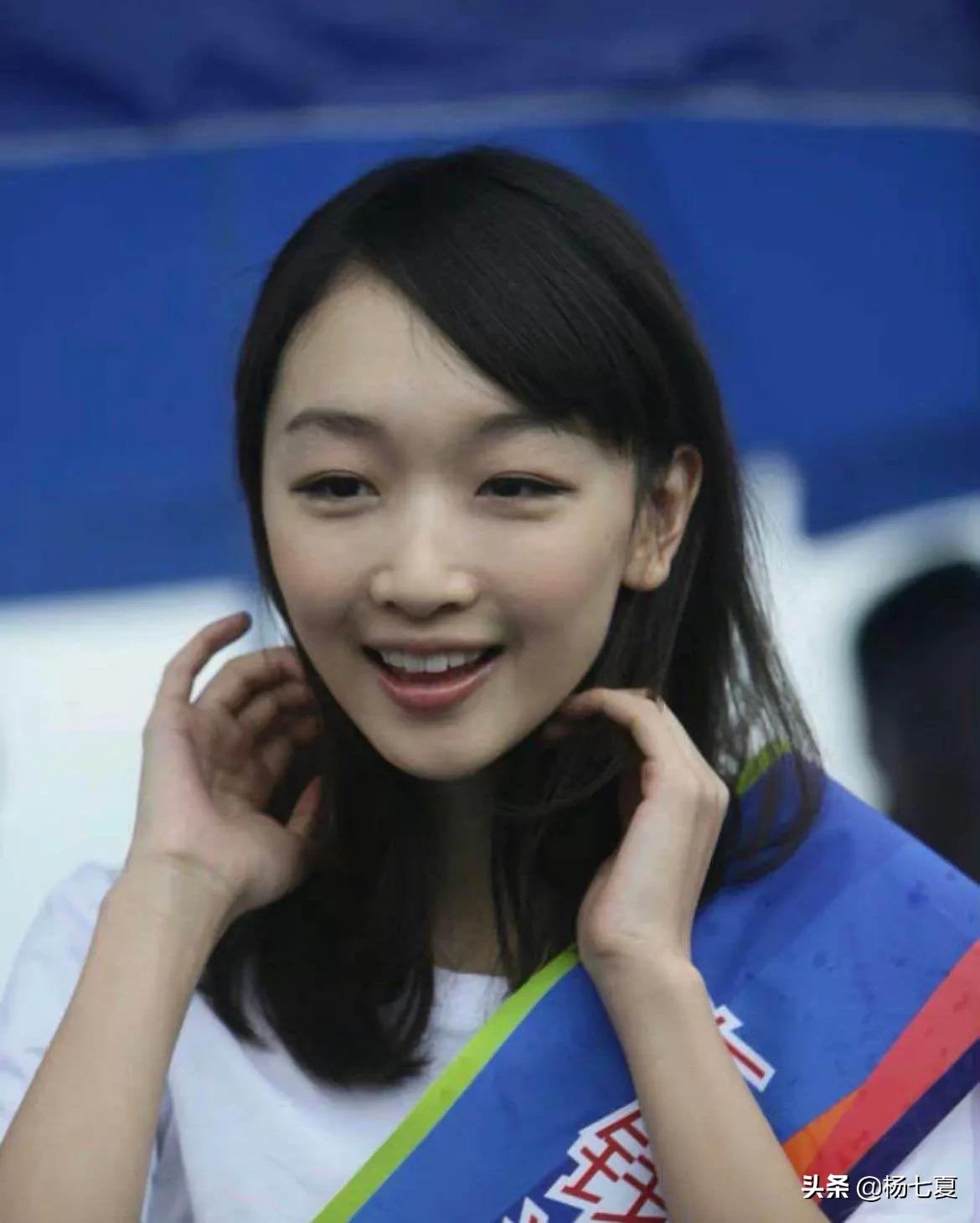 周冬雨早期照片爆光，虽然身材瘦小，但“美貌”的确不可否认吧？