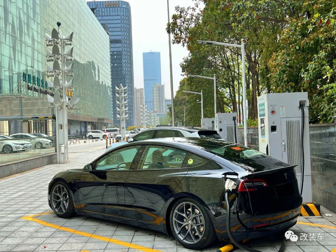 购入特斯拉Model 3玩姿态改装，只因油价涨了两毛钱