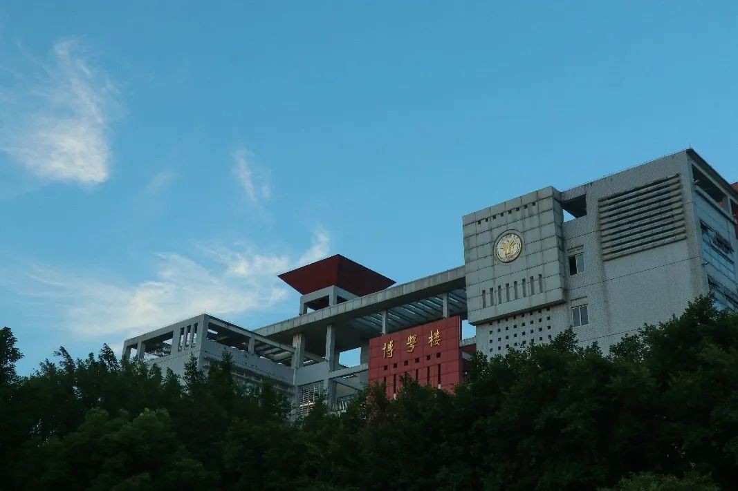 重庆超“有颜”大学！坐拥研究中心“全国唯一”，拥有价值超20万的神仙月季！