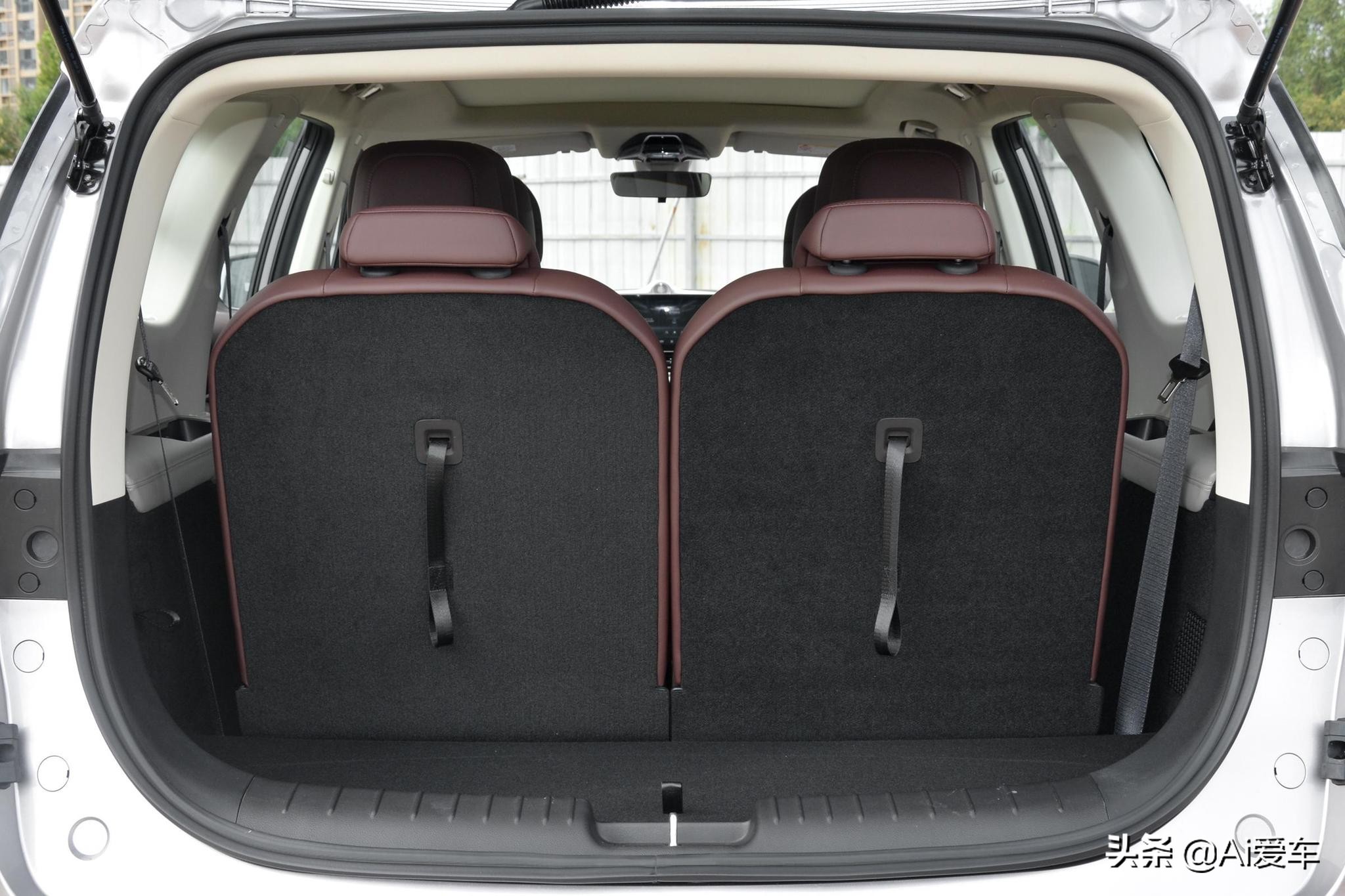1.3L油耗独立6座设计，自动挡低价家用MPV，实用还好养，嘉际PHEV
