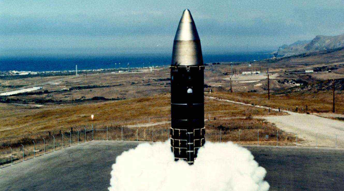 美国十大终极武器排名，B2轰炸机仅排第二，M1A2坦克勉强上榜