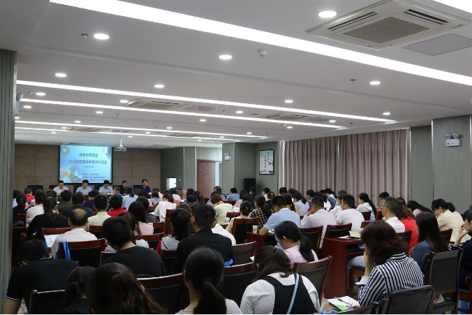 北大韦东奕坦言，自己讲得不太好中期还有退课的，还谦虚总结原因