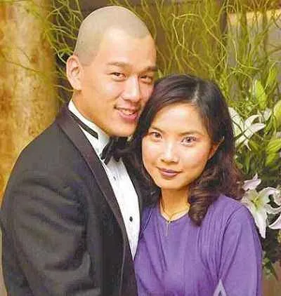6位娱圈明星夫妻，从校服到婚纱，个个娶初恋，在一起最长40年