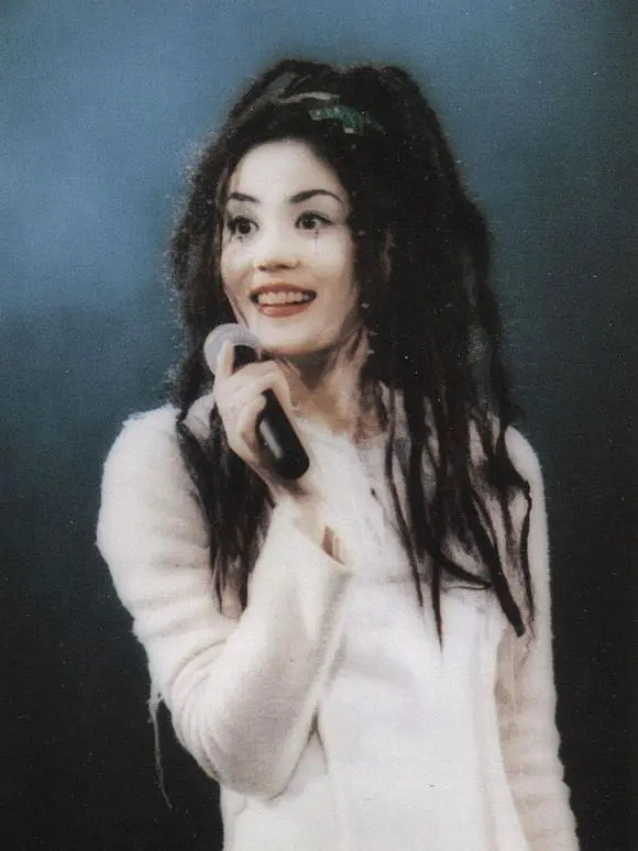 王菲爱过的5个男人，都是“弟弟辈”最小小11岁，她怎能下得了手