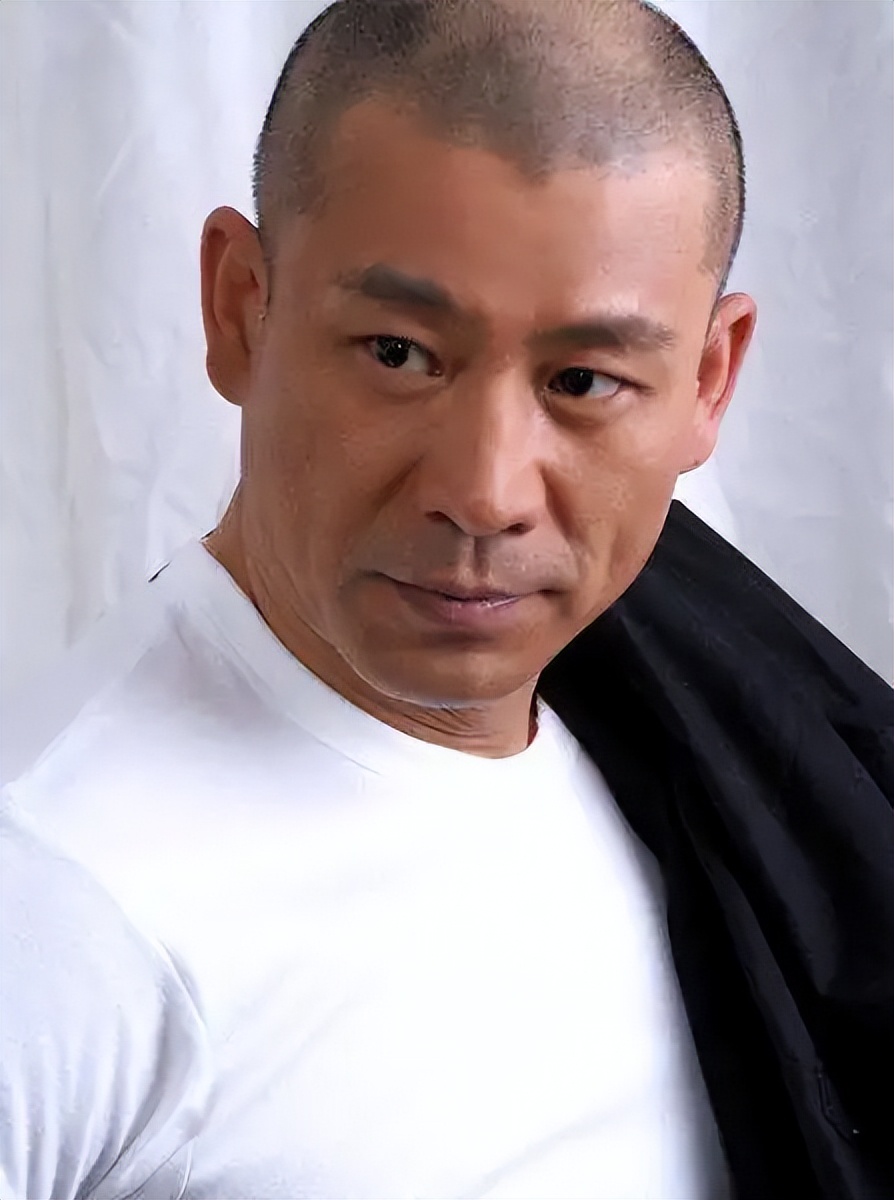 演员谢兰：和丈夫坚持丁克12年愁坏婆婆，41岁意外得子全家乐开怀