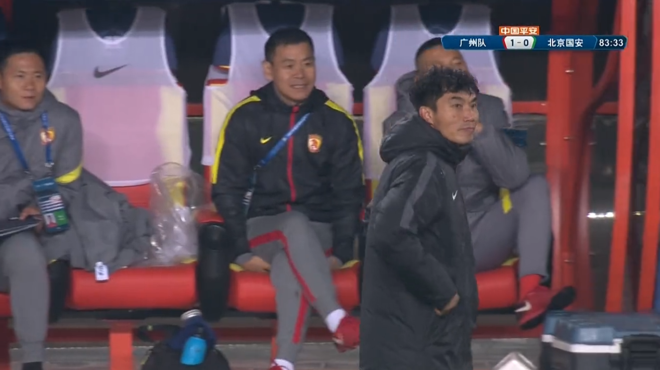 北京国安1-0广州(广州1-0国安！球迷：不知道郑智在干嘛？以前为什么不派郑智上场)