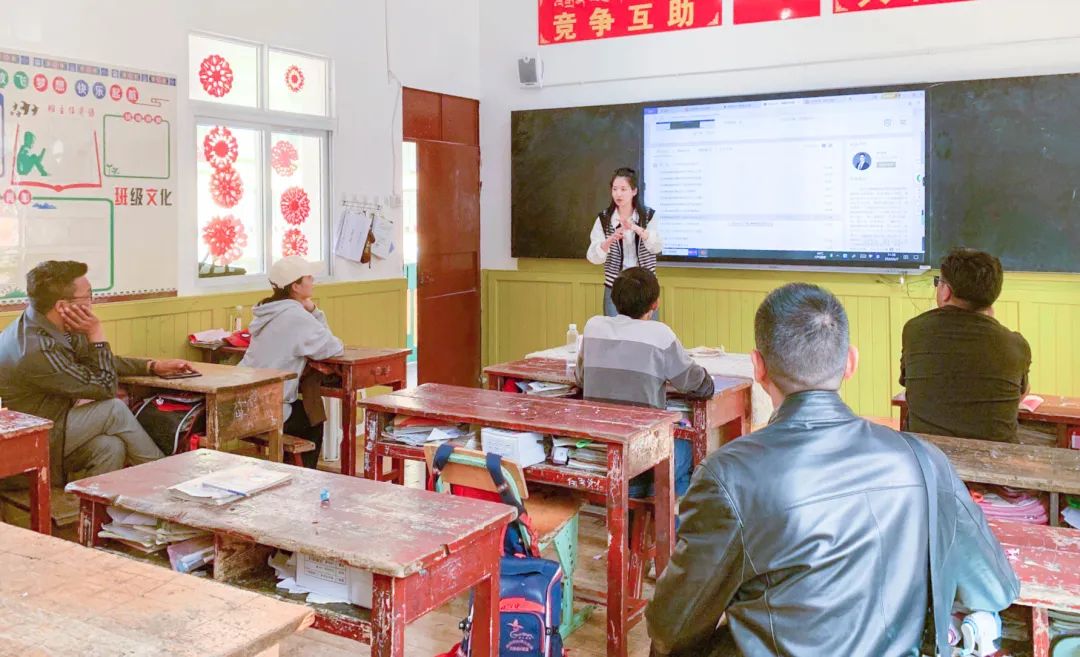 成都市双流区金桥小学教师赴巴塘县开展“校对校”交流活动