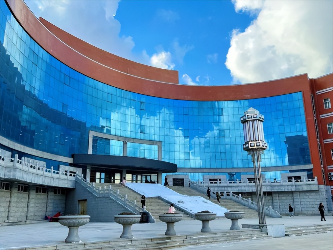 这所双一流大学实力强劲，表现抢眼，推荐报考