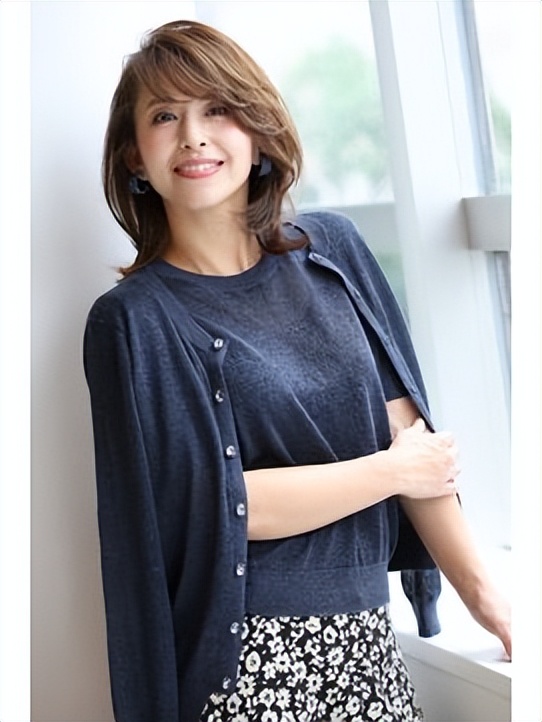 女人到了中年不能“秃顶”，看张钧甯、杨幂，影响颜值还显年龄