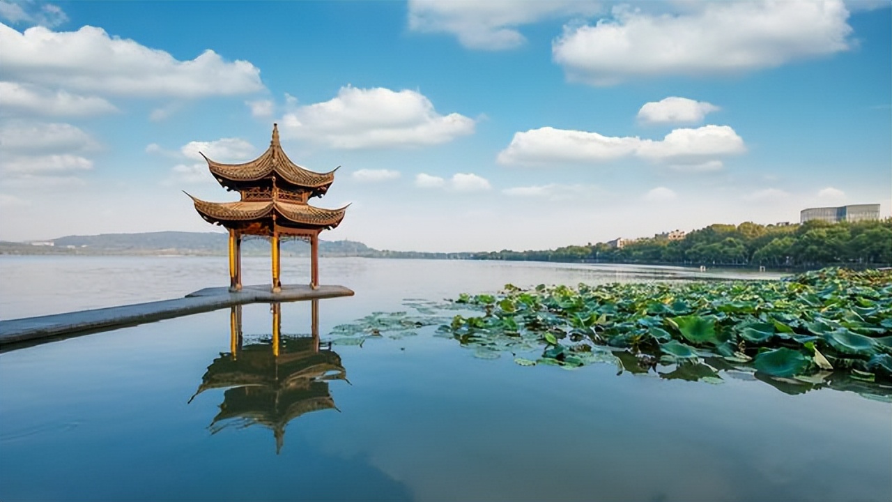 张籍写给好友的一首七律,清新雅致,意境悠远,颇具匠心