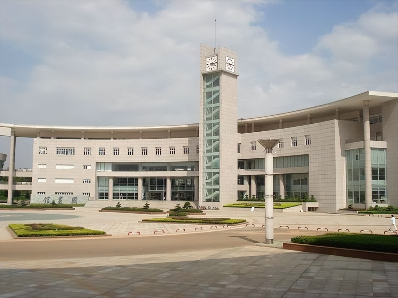 全国最美50所高校之一！位于湖北，占地2192亩，还是影视剧取景地，校园绝美！