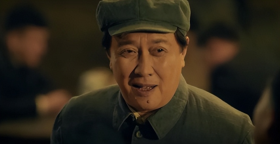 太像了，中国演毛泽东最牛的9个演员，唐国强仅排第2，张铁林倒数