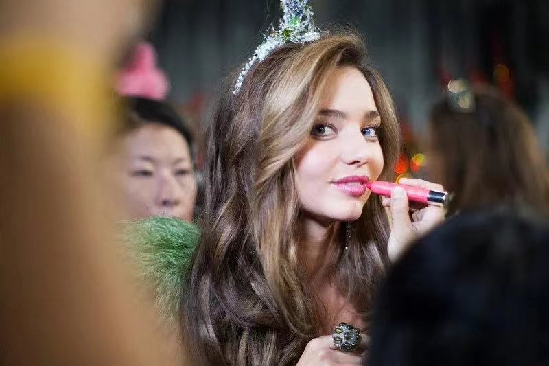 米兰达可儿：真霸总文中的玛丽苏女主