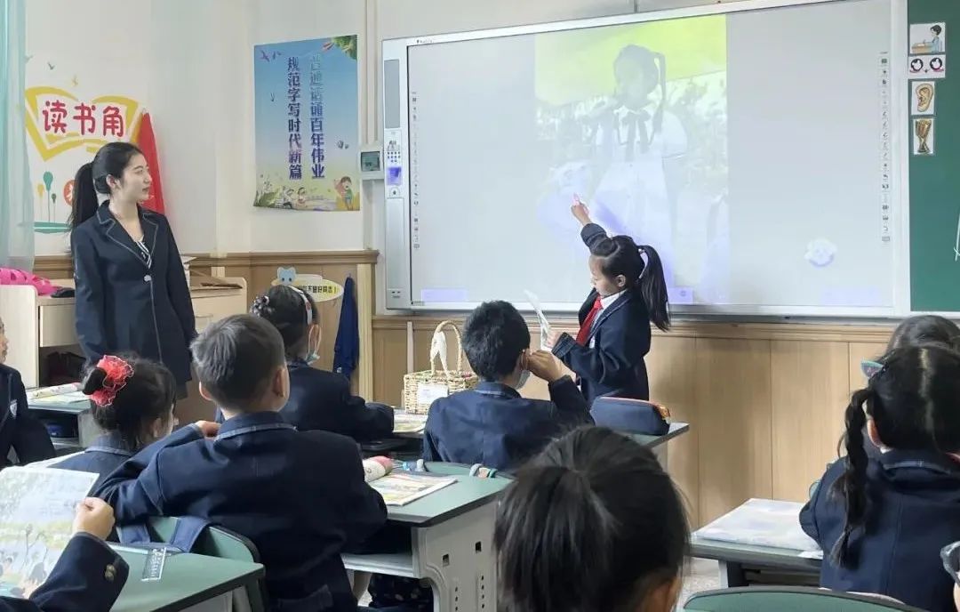 双流区英语教研员尚梅林莅临双实外指导二年级英语区级公开课