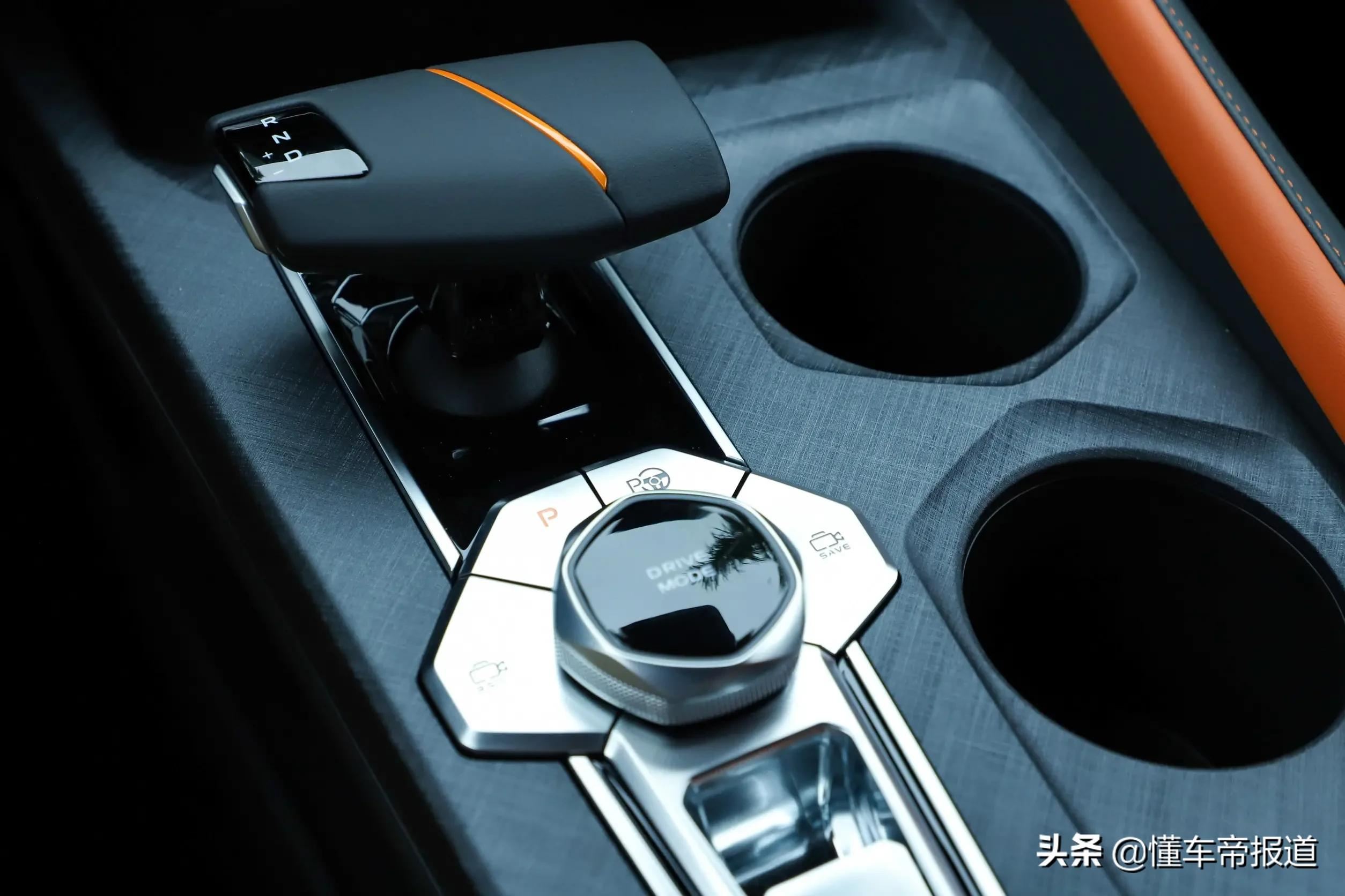 新车 | 电动尾翼加持！长安UNI-V正式上市，售10.89万元起