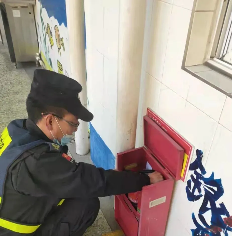 偶像谷爱凌、挑战擦皮鞋、一起向未来！成都开学第一天，太会玩了