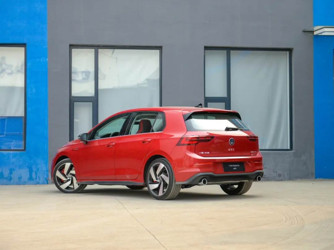 年轻人的Dream Car,10万出头买小AMG,开完直呼爽翻了