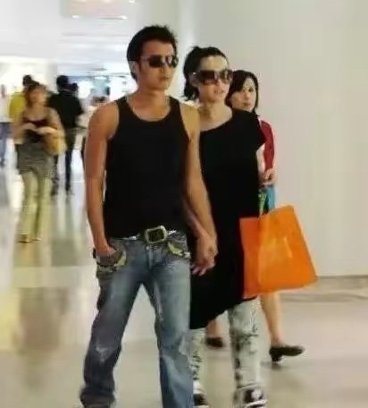 王菲爱过的5个男人，都是“弟弟辈”最小小11岁，她怎能下得了手