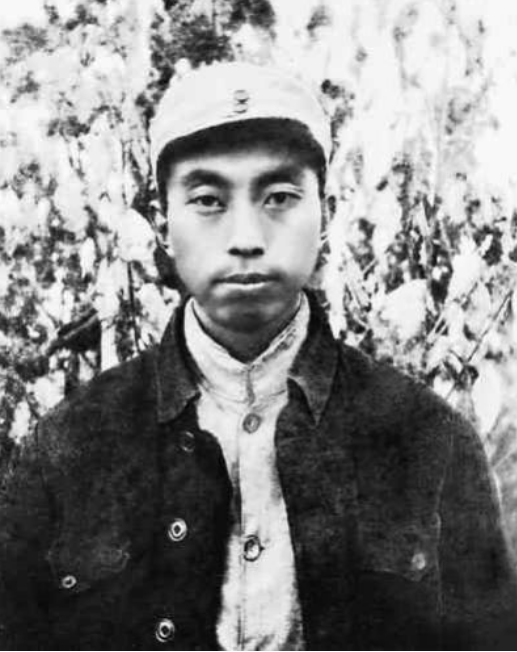 76年毛主席临终前要来纸笔，给华国锋留下一句话：你办事，我放心
