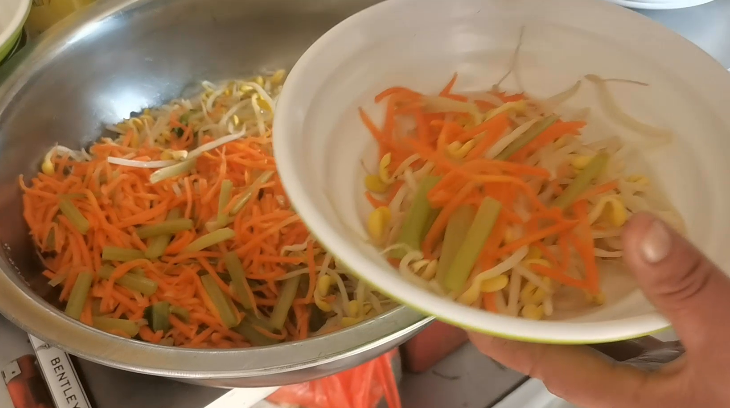 怎么做凉皮好吃又简单（正宗陕西凉皮不揉面不洗面）