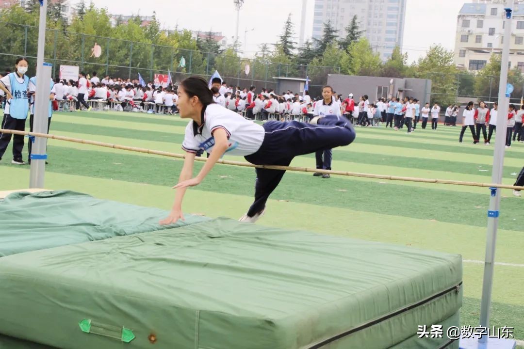 萊西市濟(jì)南路中學(xué)“三讓”系列活動(dòng)(圖5) 萊西市濟(jì)南路中學(xué)“三讓”系列活動(dòng)(圖5)