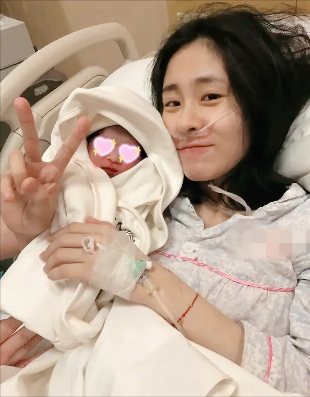 好友为辟谣姚张碧晨代孕晒照，心疼宝宝33周早产，仅1.76公斤
