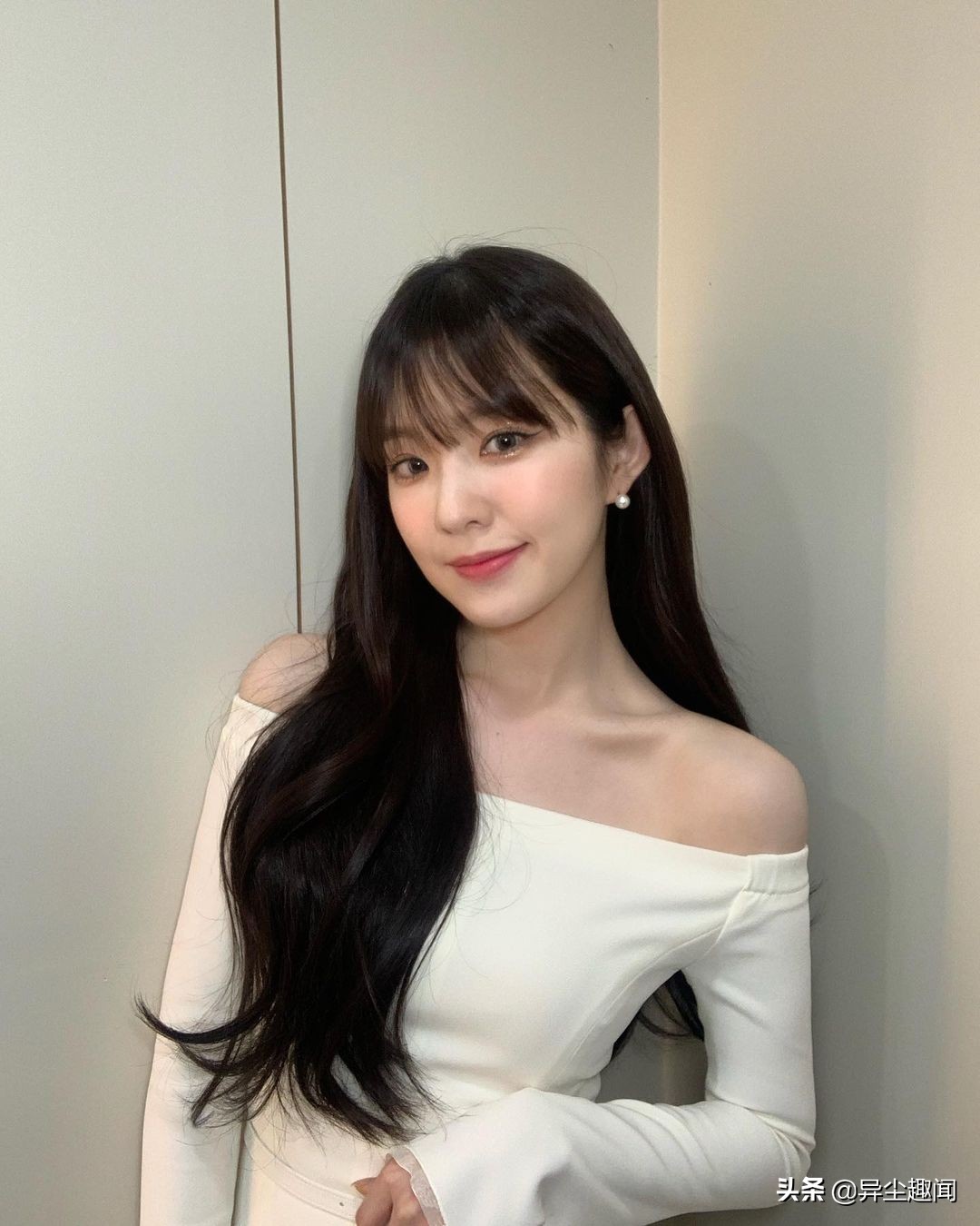 甚至有irene 的高中后辈曾在节目中爆料:「 irene在高中时真的非常有