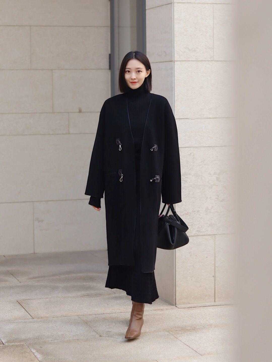 黑色纱裙冬季搭配外套图片