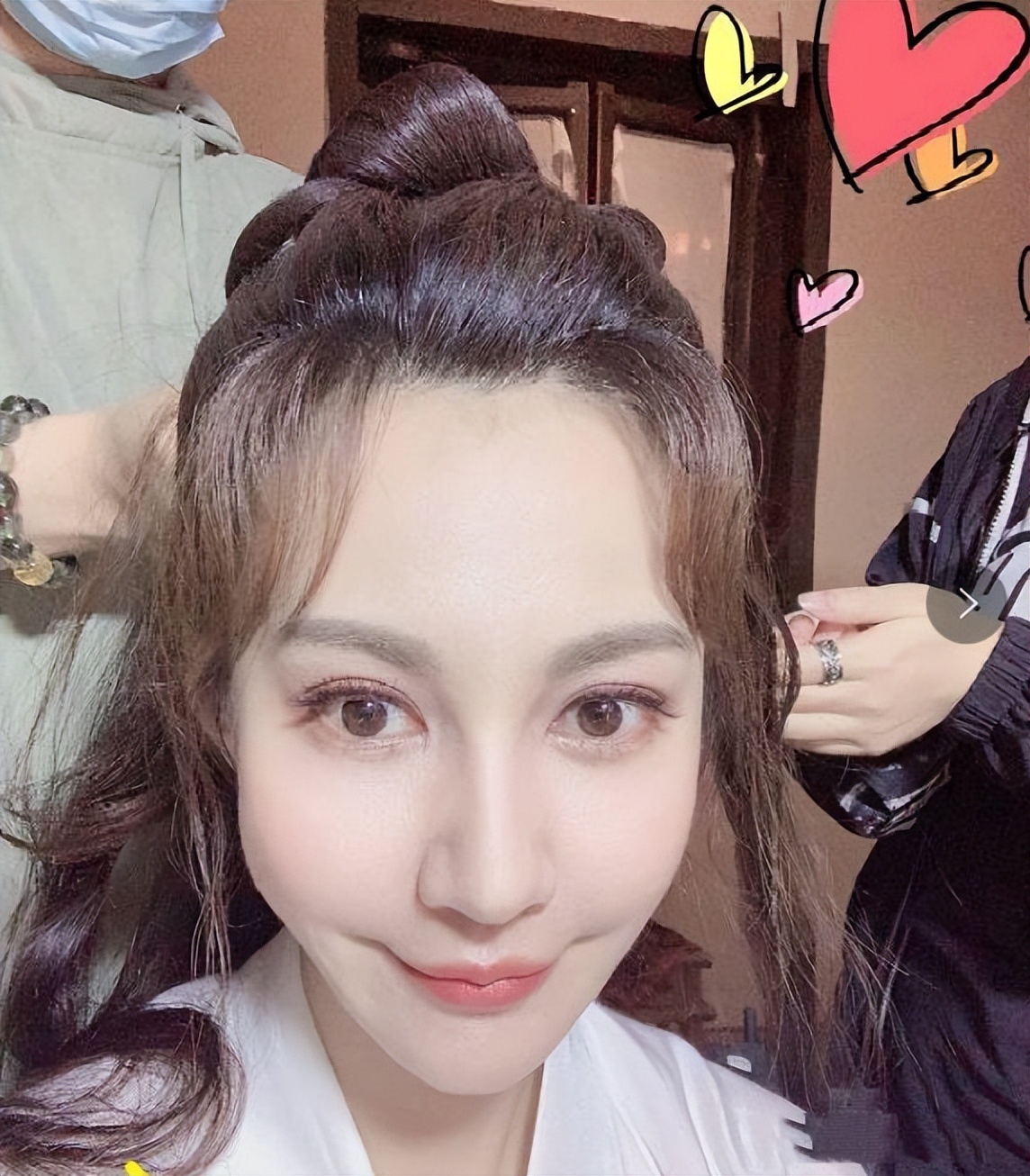 过气女明星窘况：街头卖唱、破产、卑微求工作，风光不再